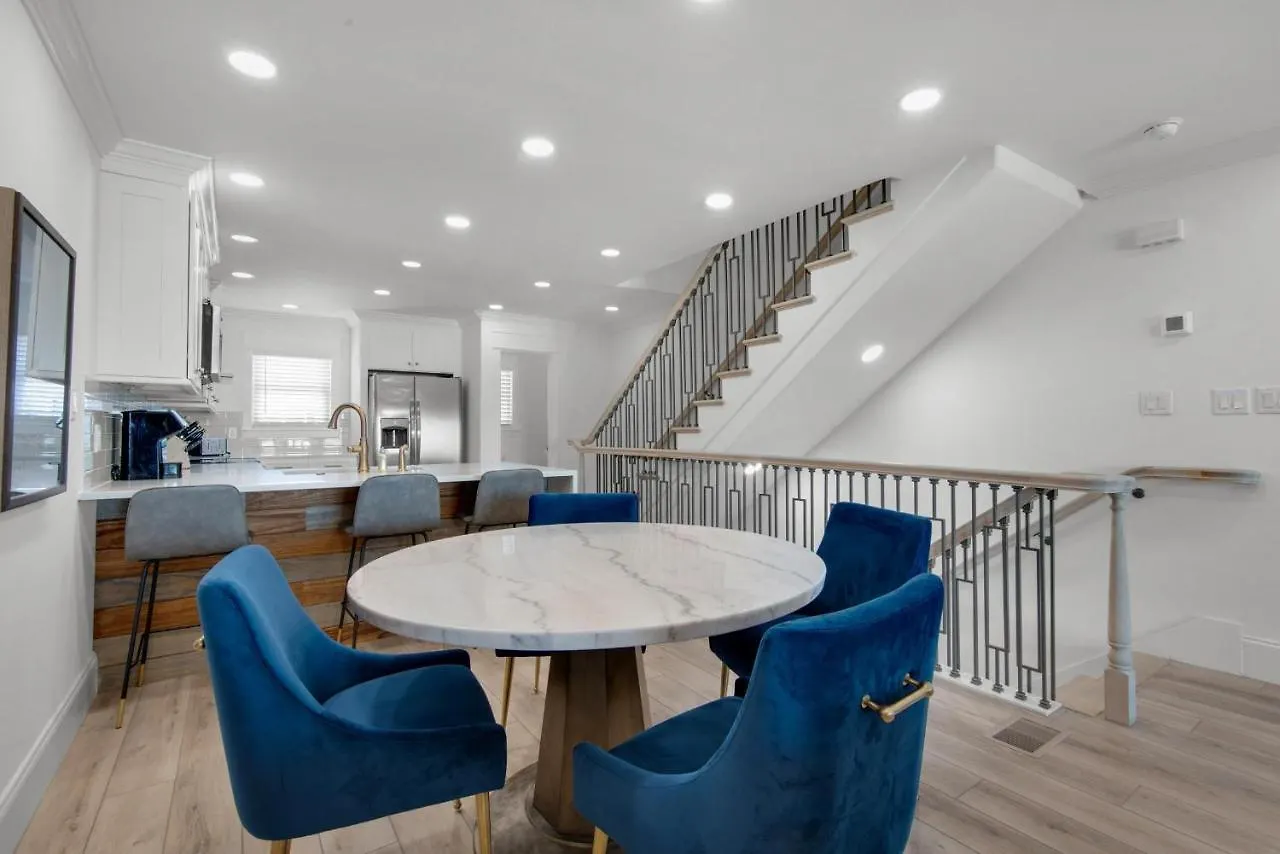 Apartment Dollar Townhome #16- Sukoon *