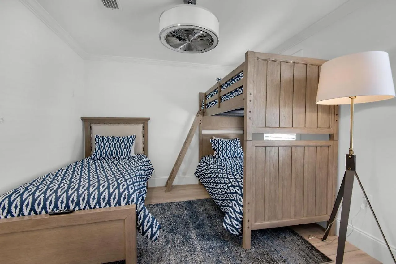 Dollar Townhome #16- Sukoon Apartment