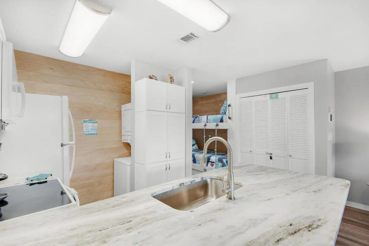 Seascape Lakefront 128- Retreat Yourself
