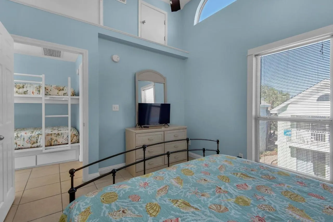 Apartment Nantucket Cottages 7a