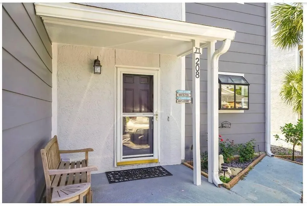 Holiday home New Listing!!! 4 Min Walk To The Beach! *