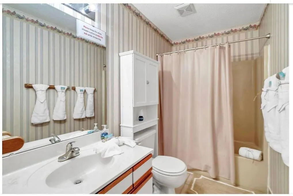 Holiday home New Listing!!! 4 Min Walk To The Beach!