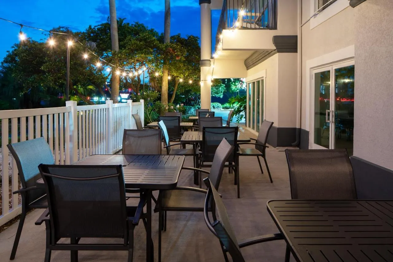 Hotel Fairfield & By Marriott