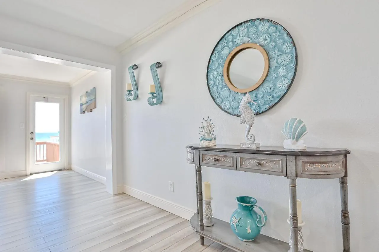 Captain's Quarters At Reef Townhomes *