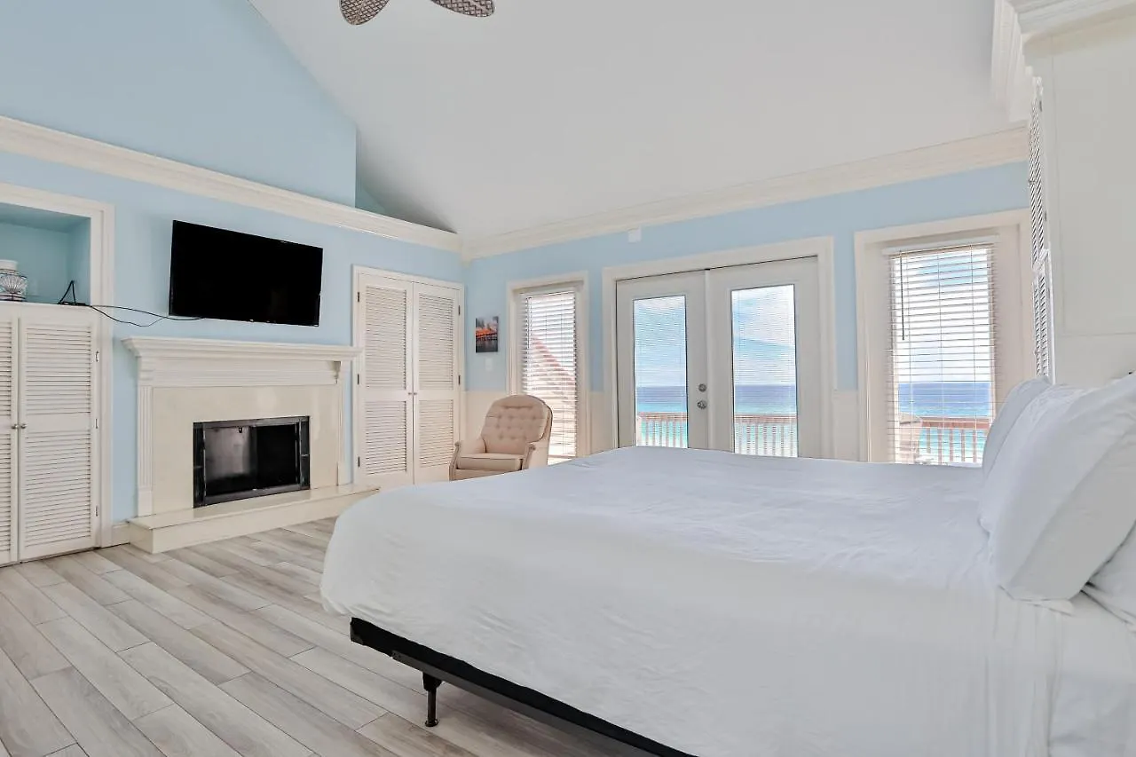 Captain's Quarters At Reef Townhomes