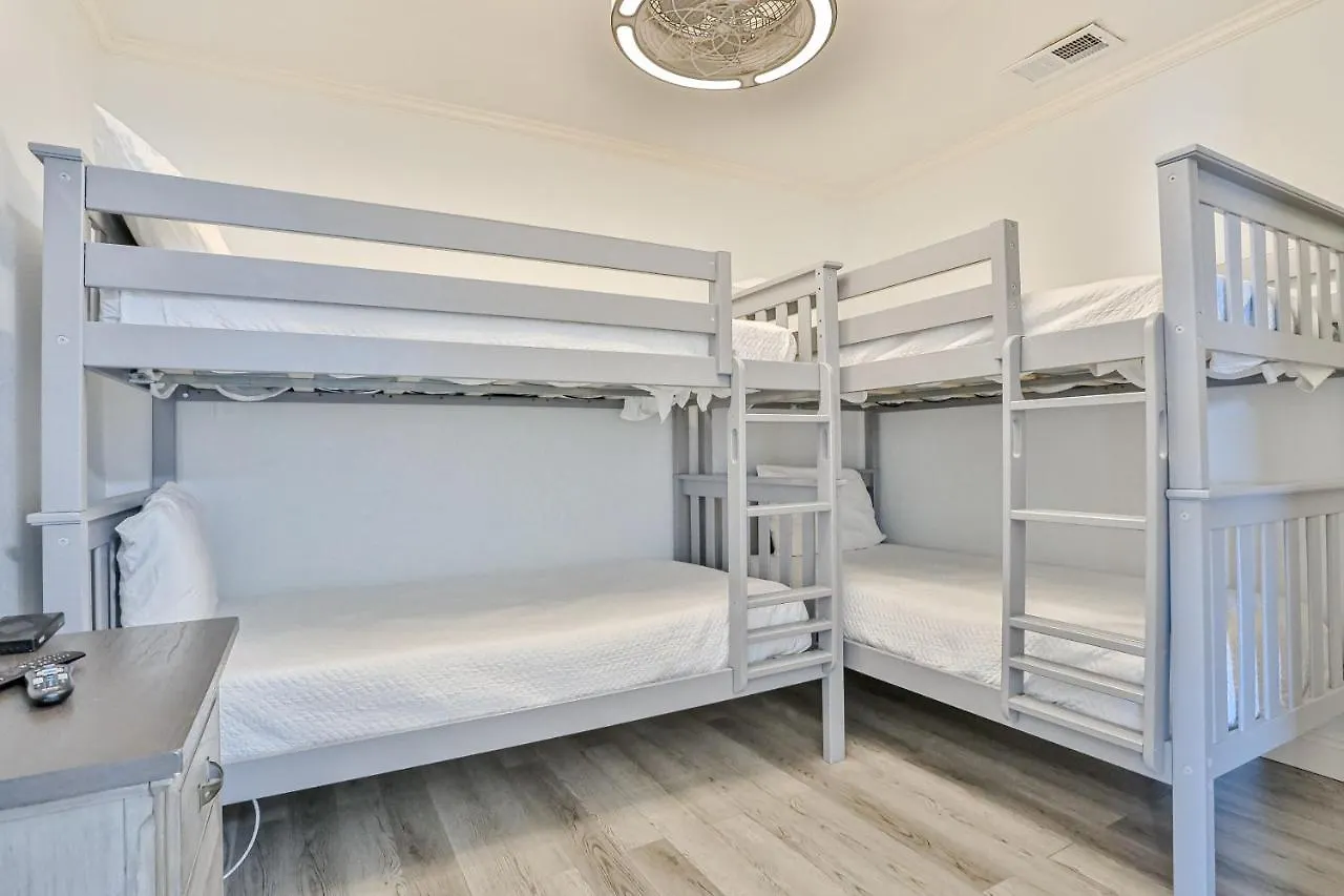 Captain's Quarters At Reef Townhomes
