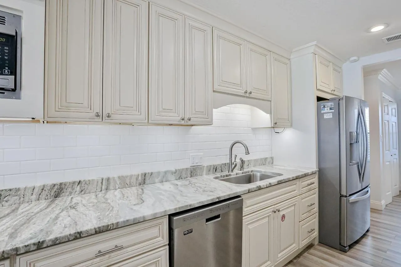 Captain's Quarters At Reef Townhomes