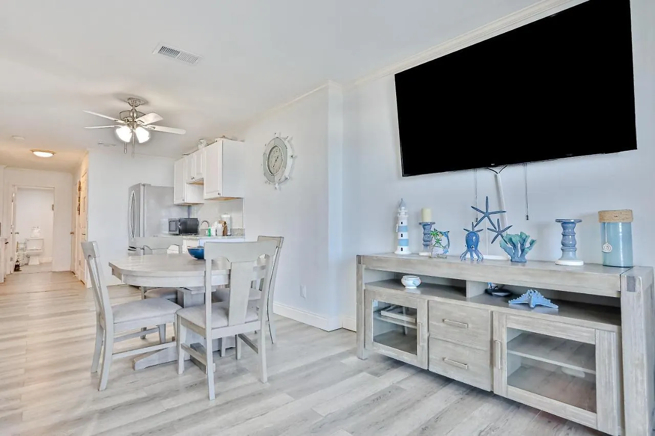 Captain's Quarters At Reef Townhomes