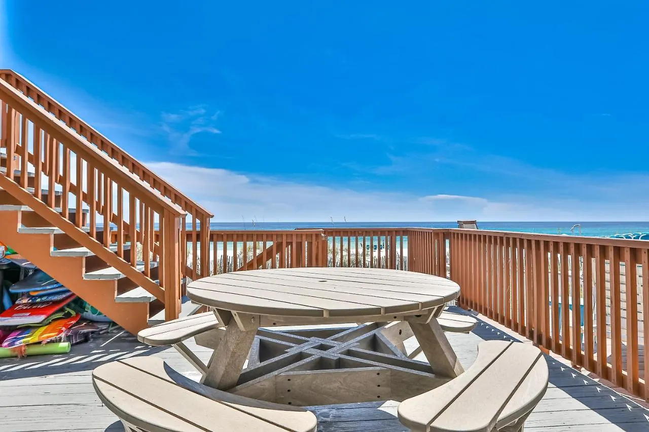 Captain's Quarters At Reef Townhomes *