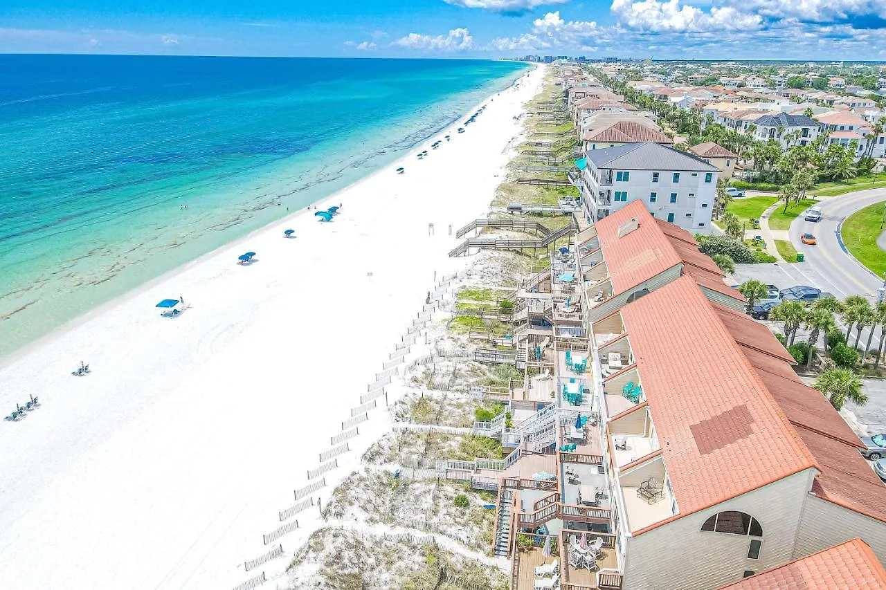 Captain's Quarters At Reef Townhomes *