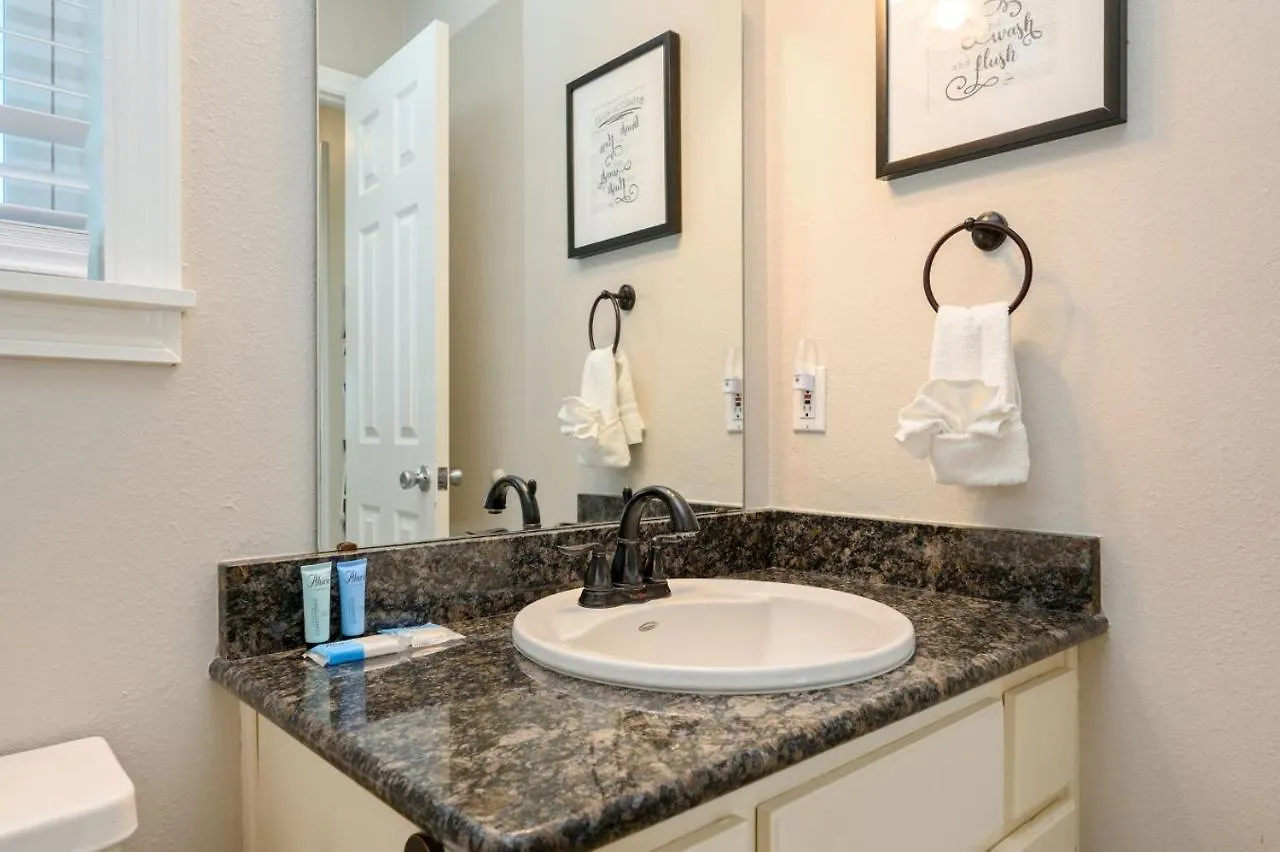 Apartment 200 Yds To Private Gated Access- 3br-2ba- Quiet Location In The Heart Of Destin! *