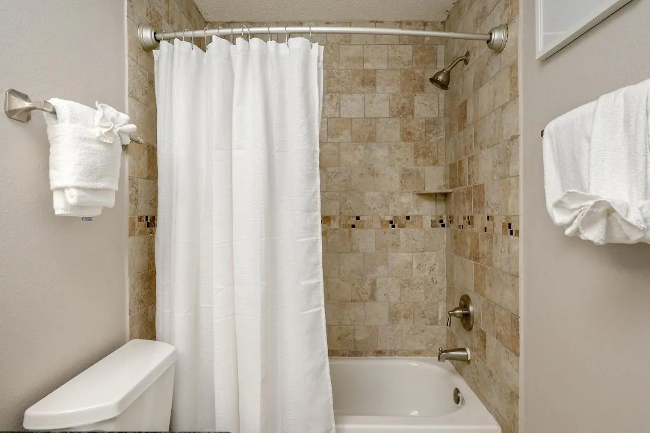 200 Yds To Private Gated Access- 3br-2ba- Quiet Location In The Heart Of Destin! *