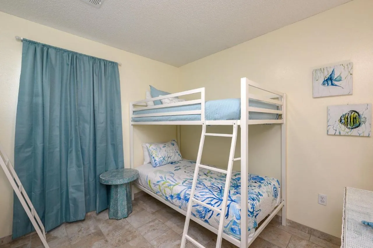 200 Yds To Private Gated Access- 3br-2ba- Quiet Location In The Heart Of Destin! Destin