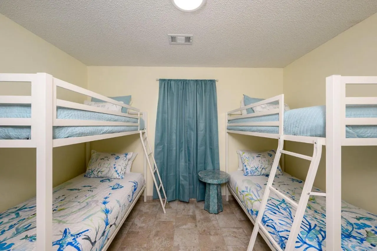 200 Yds To Private Gated Access- 3br-2ba- Quiet Location In The Heart Of Destin! Destin