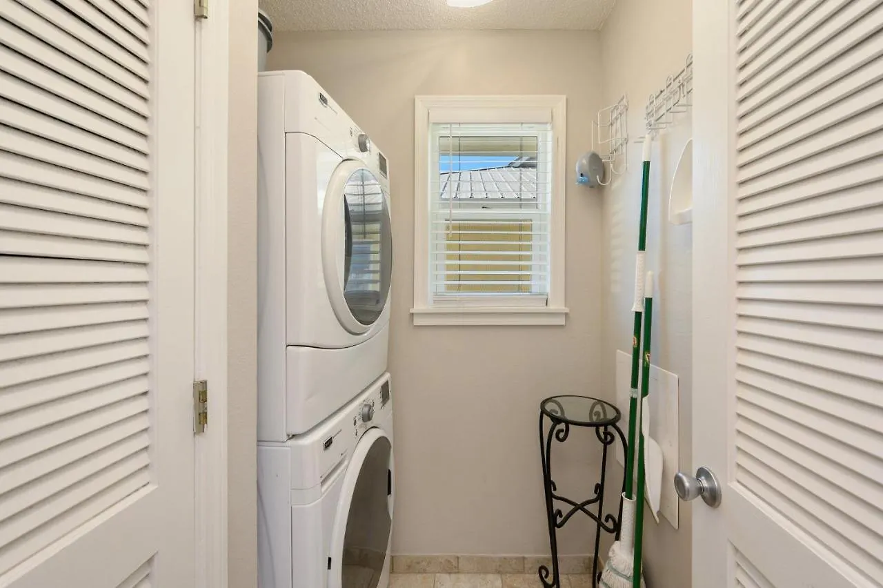 200 Yds To Private Gated Access- 3br-2ba- Quiet Location In The Heart Of Destin! Apartment
