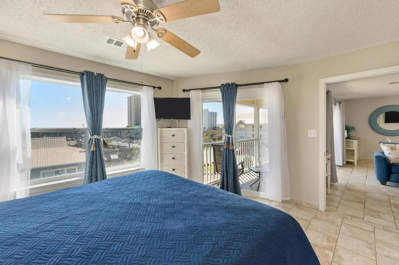 200 Yds To Private Gated Access- 3br-2ba- Quiet Location In The Heart Of Destin!