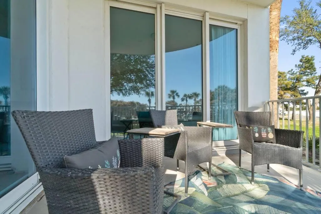 Apartment Family Friendly In Heart Of Destin! Style Pool, Tennis Courts Minutes From