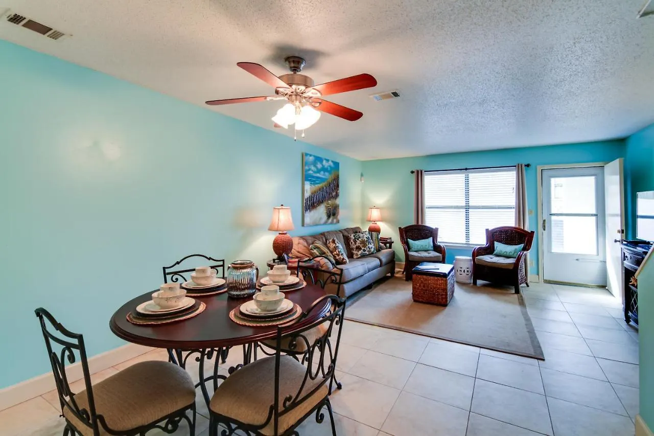 Townhome With Balcony - Walk To The Beach! *