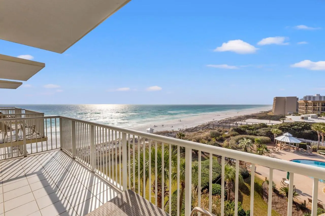 Beachfront Luxury 2bd 2ba With Balcony! Sleeps 6! Holiday home