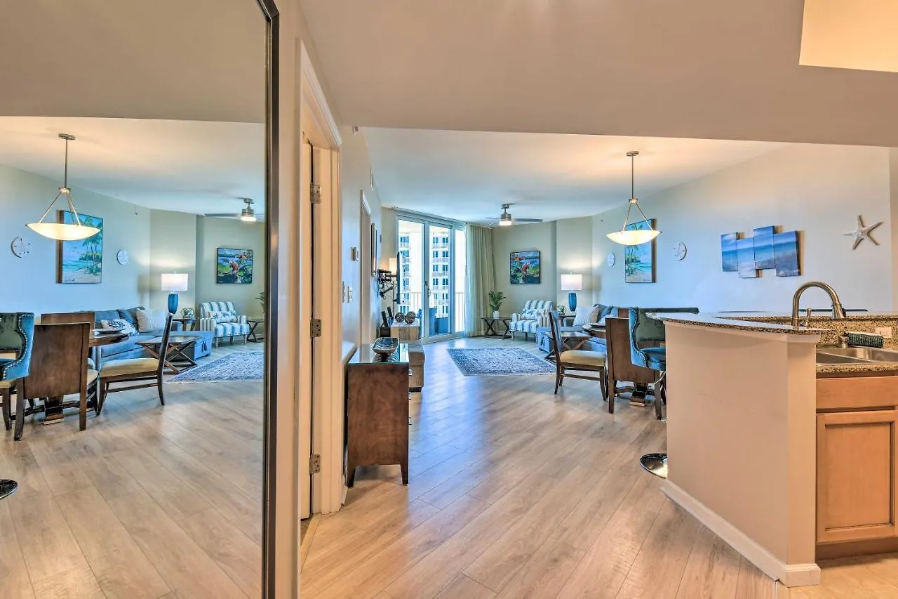 Modern With Balcony - Walk To Beach!