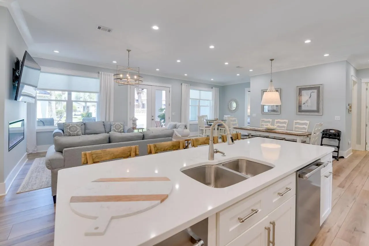 Tatil Evi Miramar Retreat With Pool Access And Fireplace! Destin
