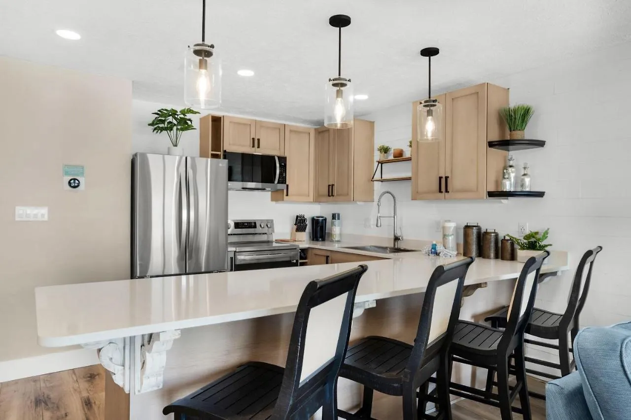 Crystal A-3 Apartment *