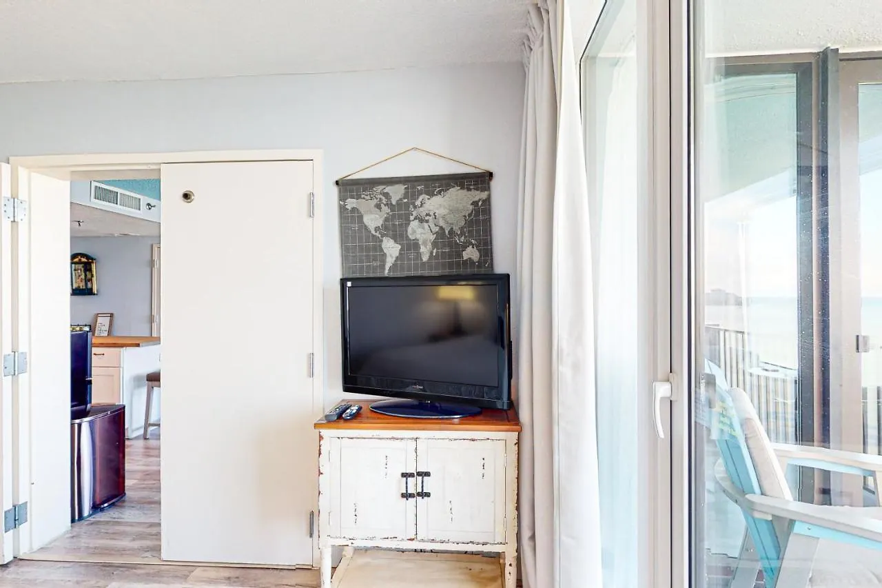 Bayside 6870 Apartment