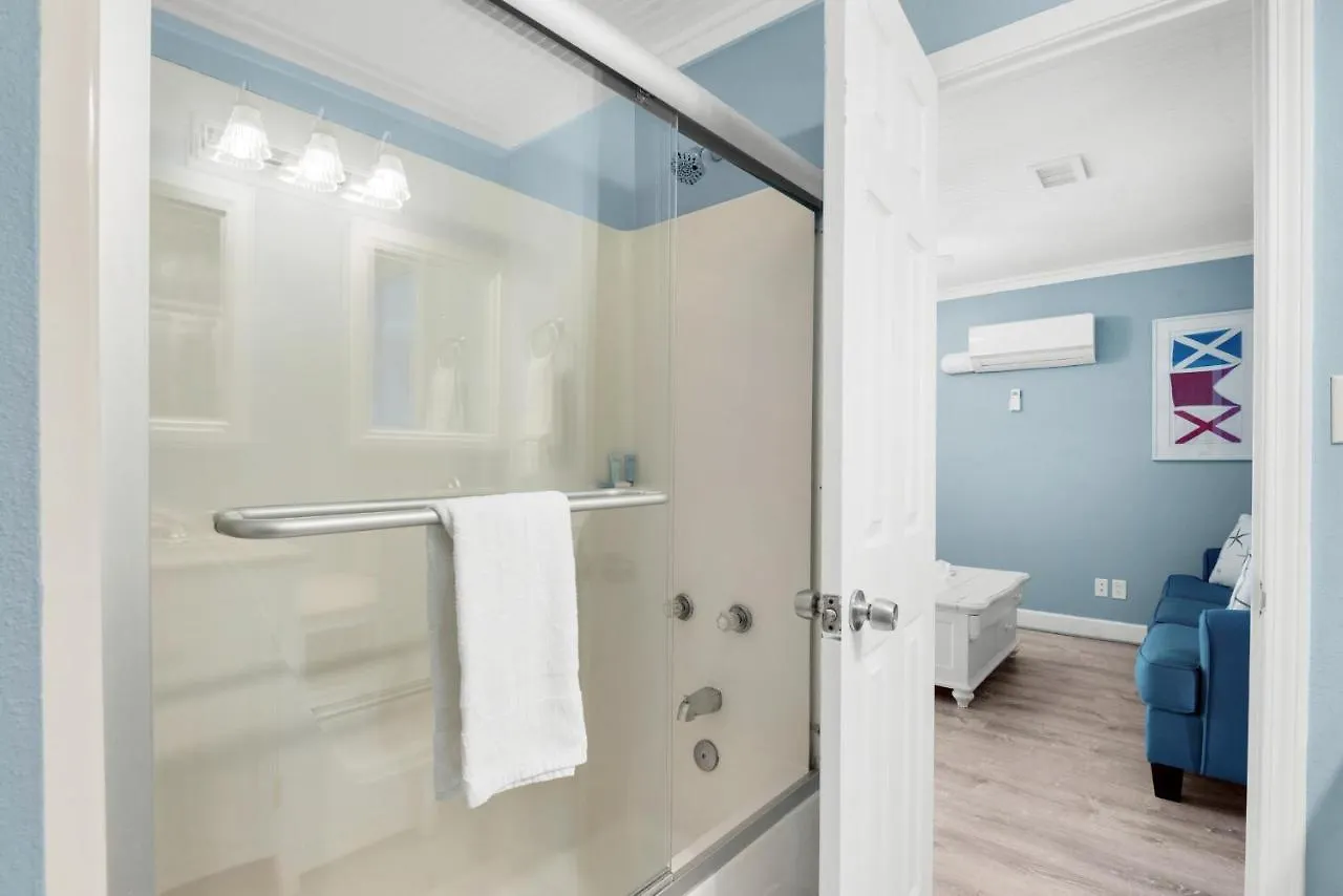 Holiday home Crystal Breeze *