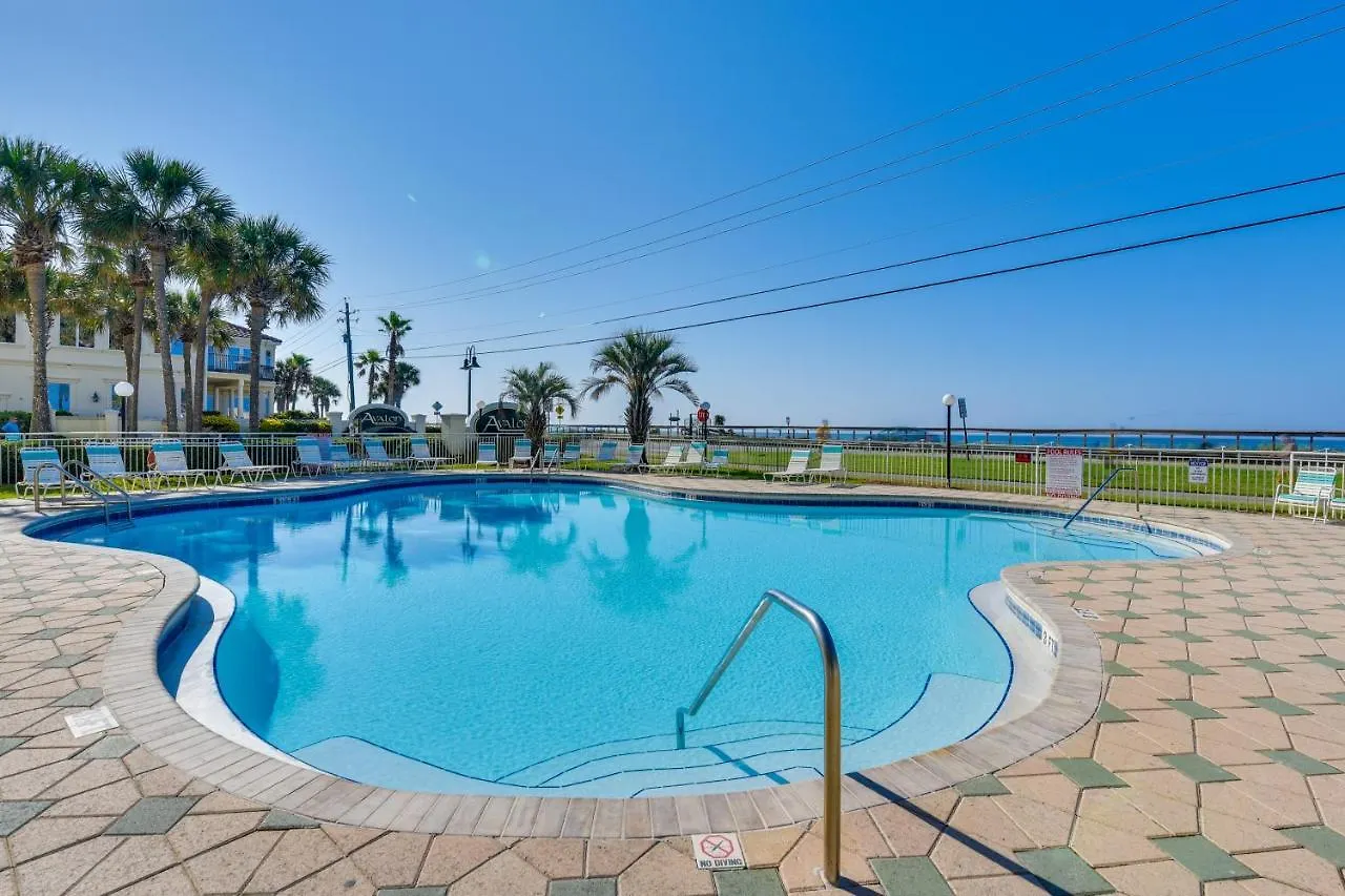 Well-appointed Family On Miramar Beach!