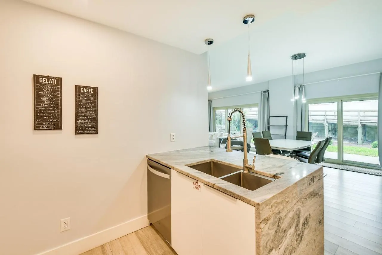 Beachfront Vacation With Hot Tub, Pool, Sauna Apartment