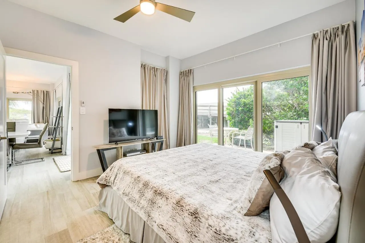 Beachfront Vacation With Hot Tub, Pool, Sauna Apartment *
