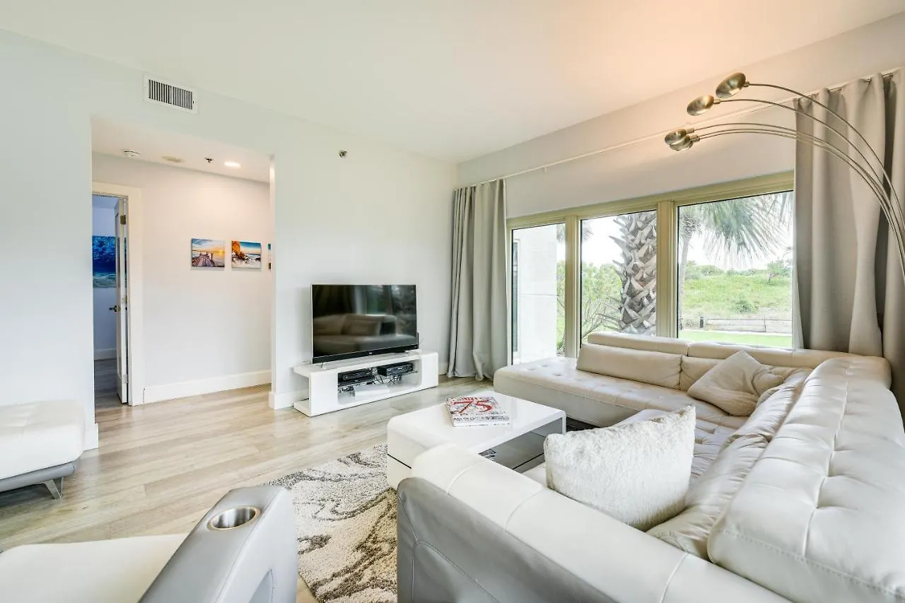 Apartment Beachfront Vacation With Hot Tub, Pool, Sauna