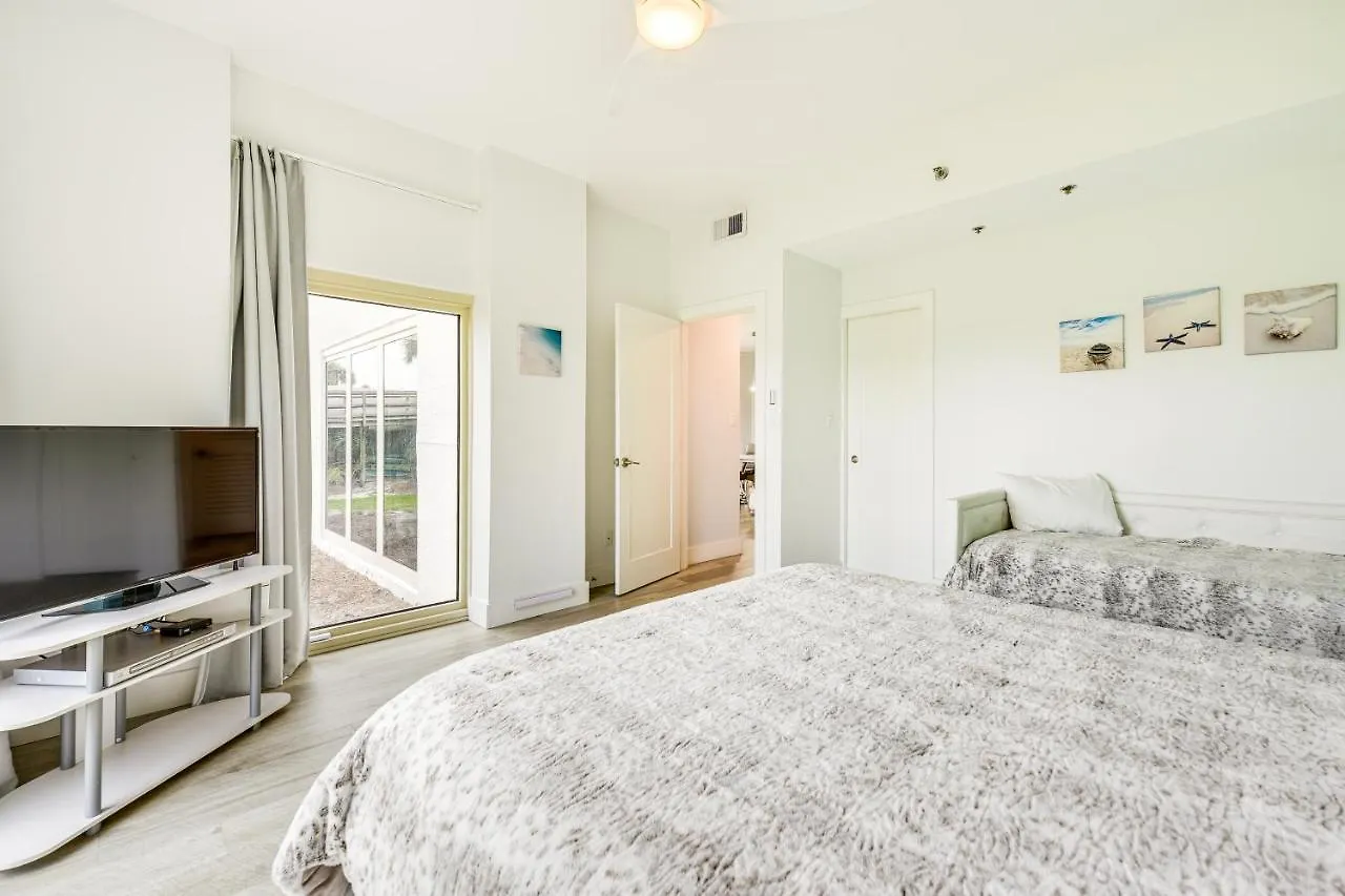 Beachfront Vacation With Hot Tub, Pool, Sauna Apartment Destin