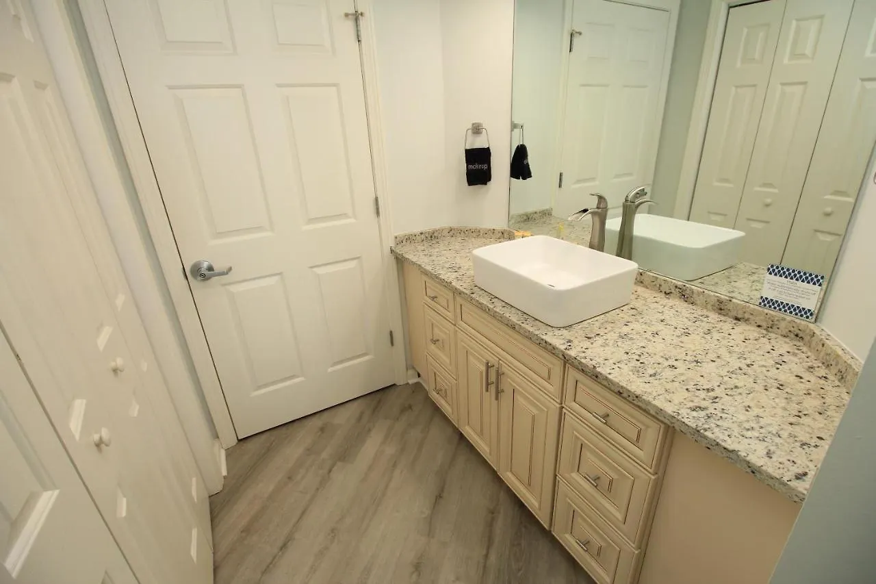 Sleeps 8 - Renovated Beachfront At Westwinds, Sandestin With Gulf Views, Private Access Holiday home Destin