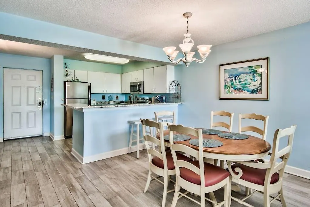 Pelican Resort-walkout Unit-on The *