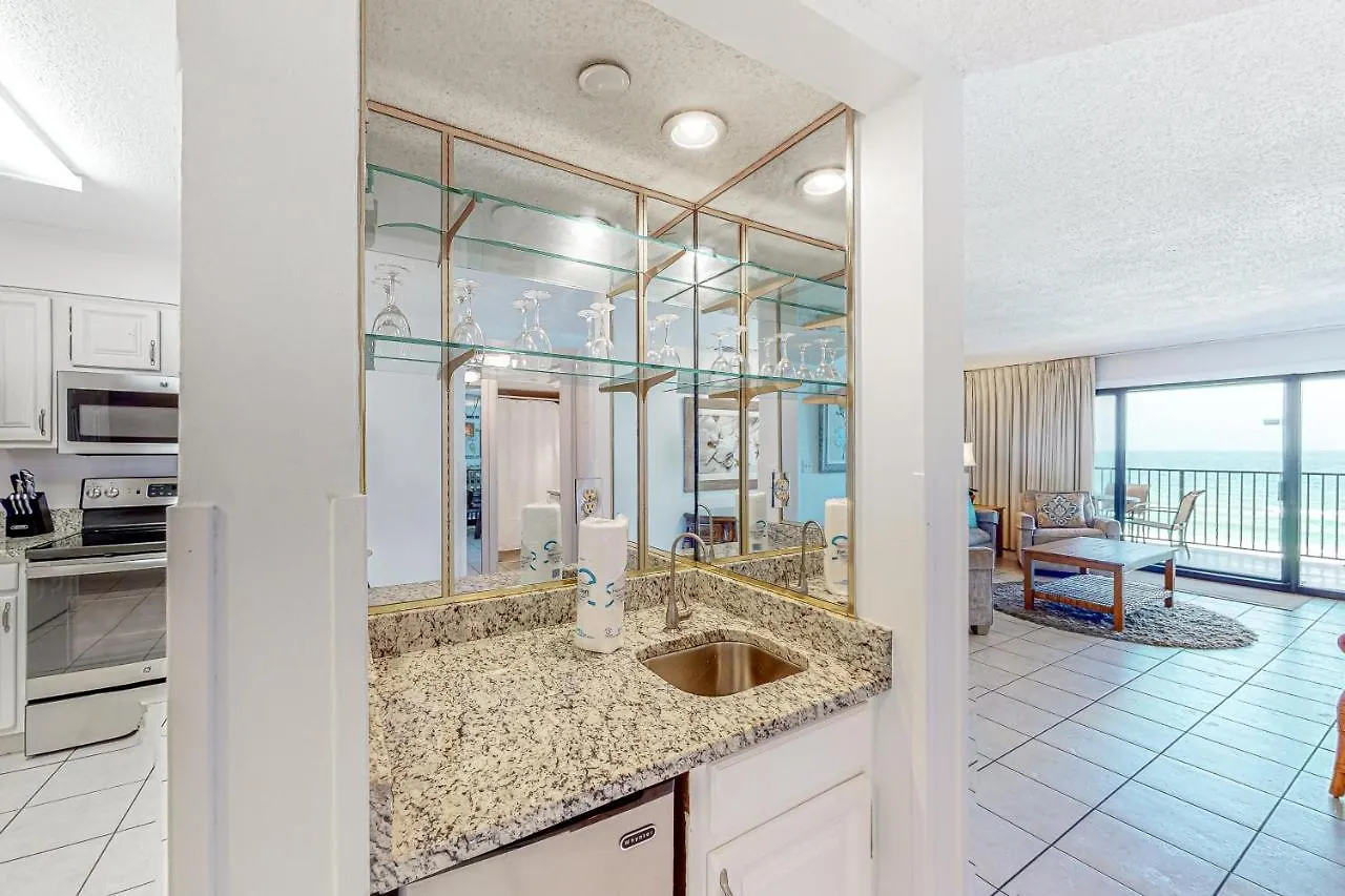 Emerald Towers 605 Apartment *