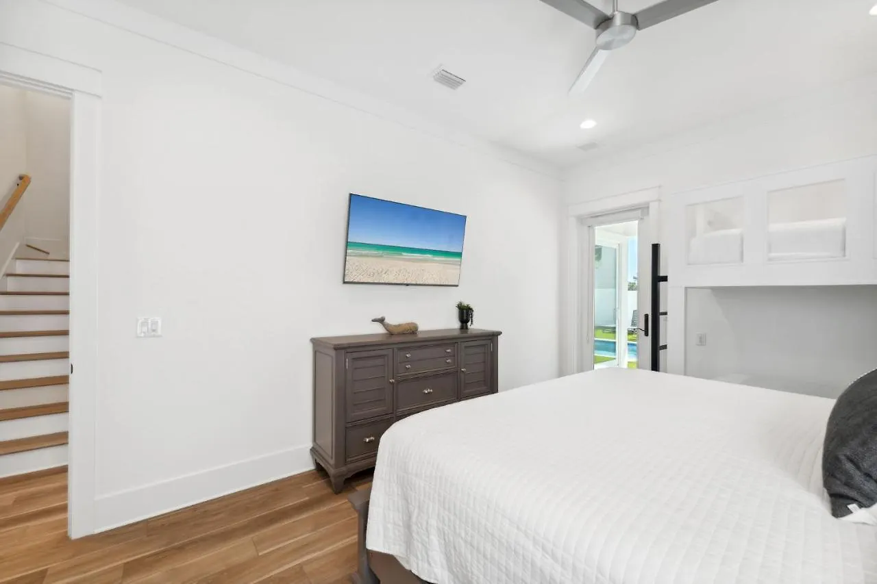Endless Summer Estate With Golf Cart And Game Holiday home