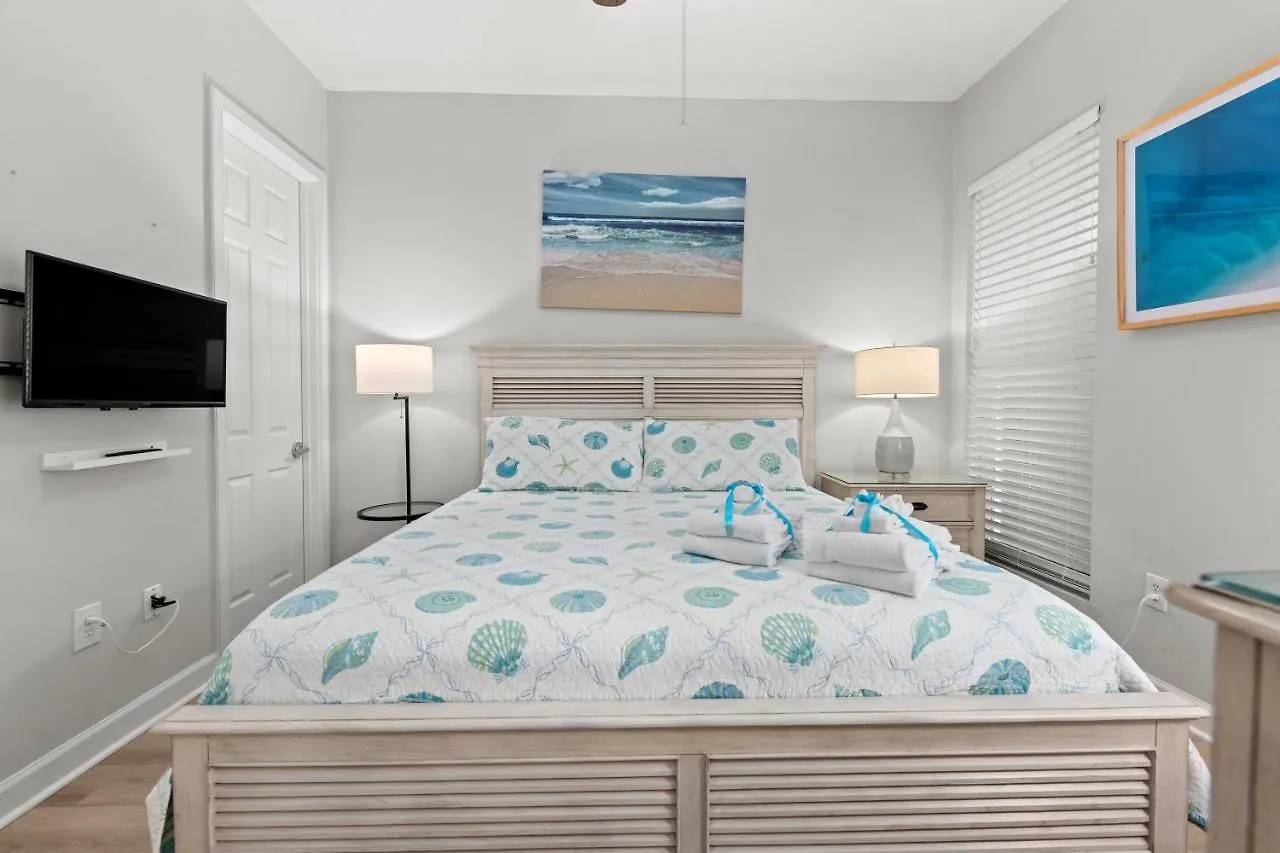 Newly Renovated! Breathtaking Views! Fourth Floor! Pools! Grill! Chairs Holiday home *