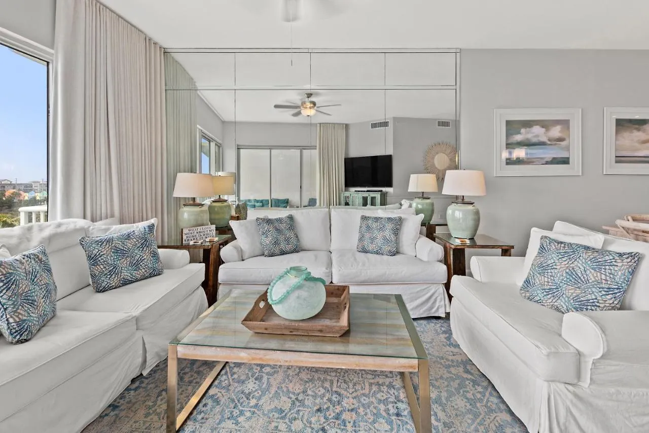 Holiday home Newly Renovated! Breathtaking Views! Fourth Floor! Pools! Grill! Chairs Destin