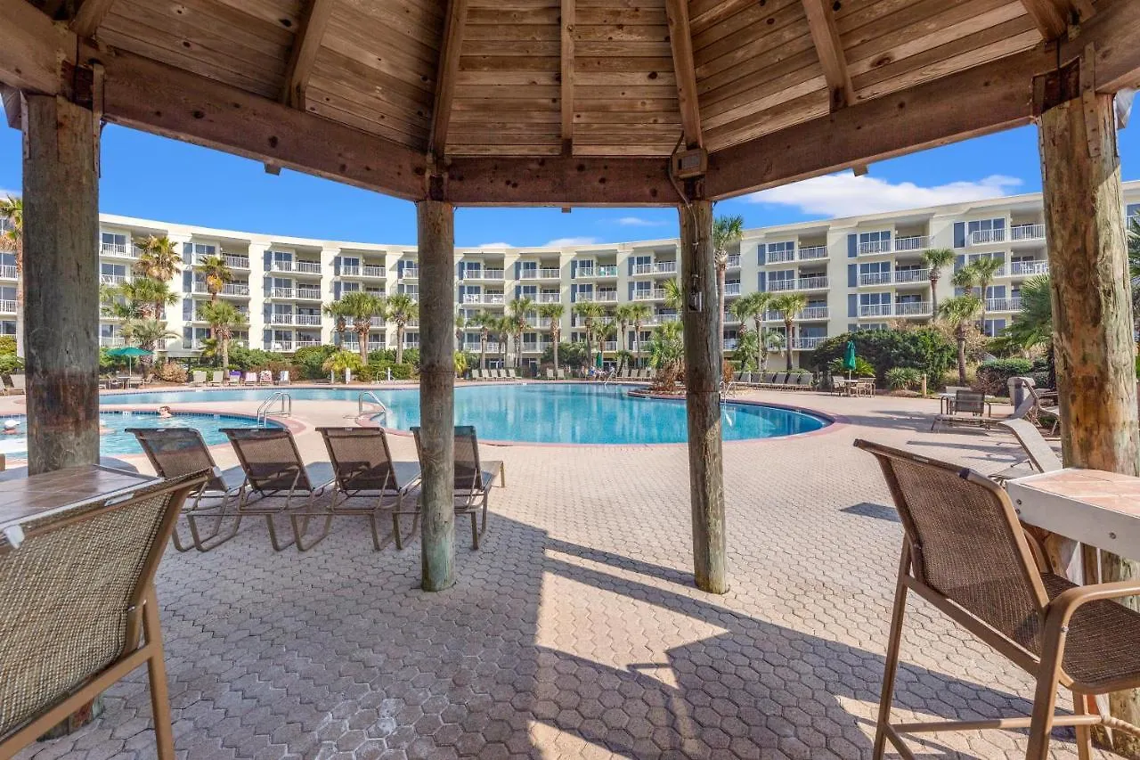 Beachfront Luxury 2bd 2ba With Balcony! Sleeps 6! Holiday home *