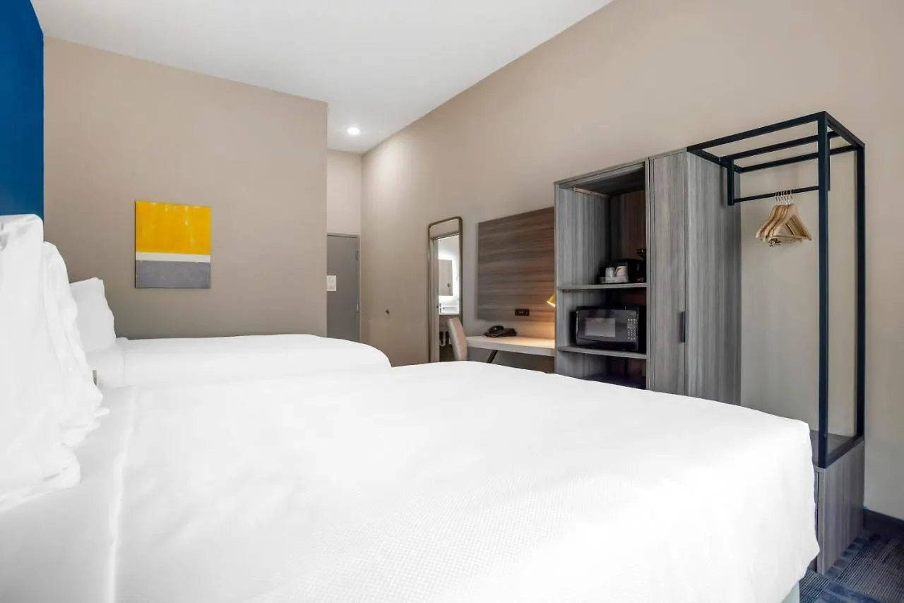 Comfort & Suites *
