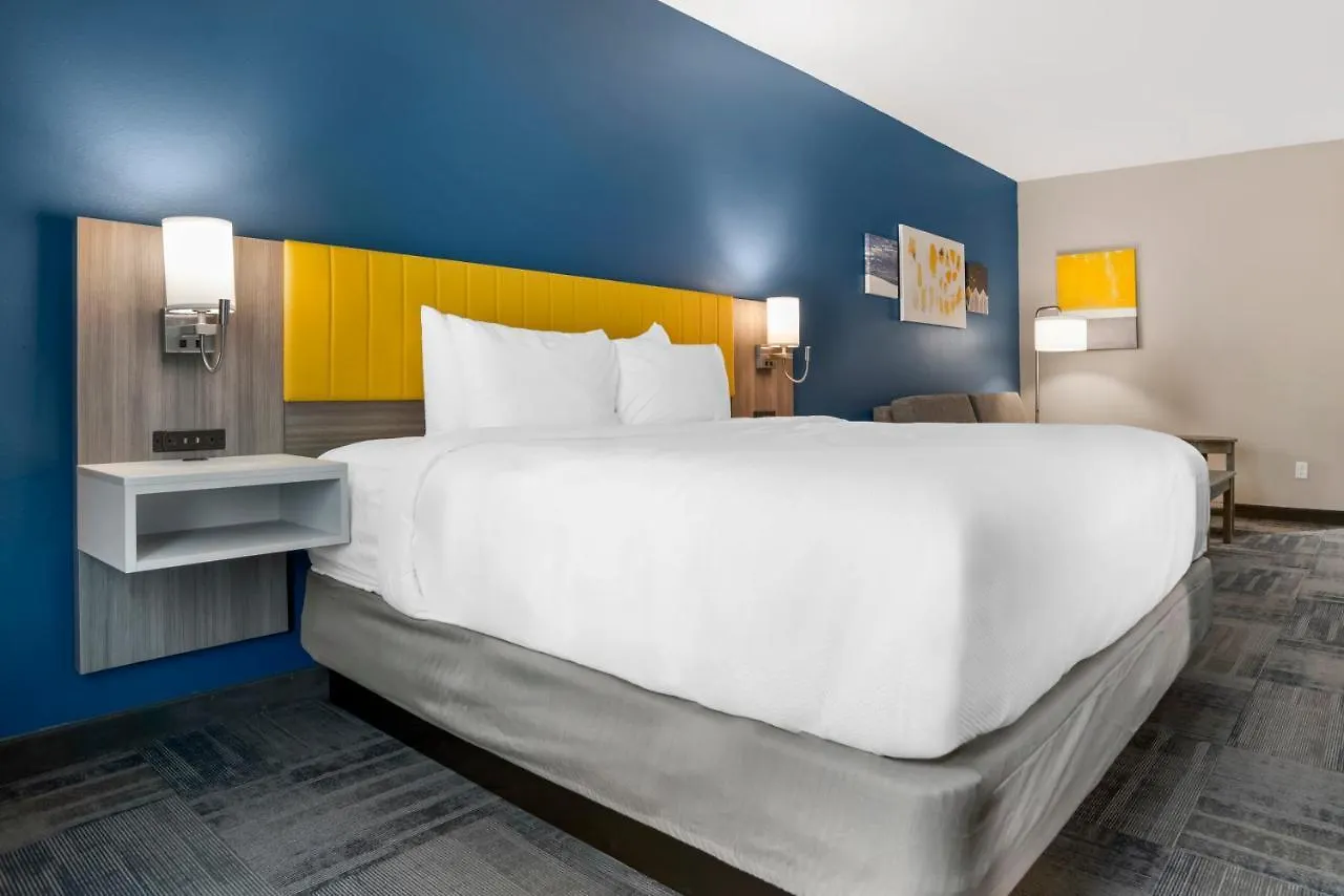 Comfort & Suites *