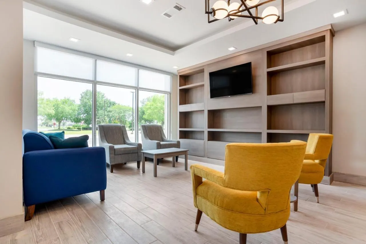 Comfort & Suites