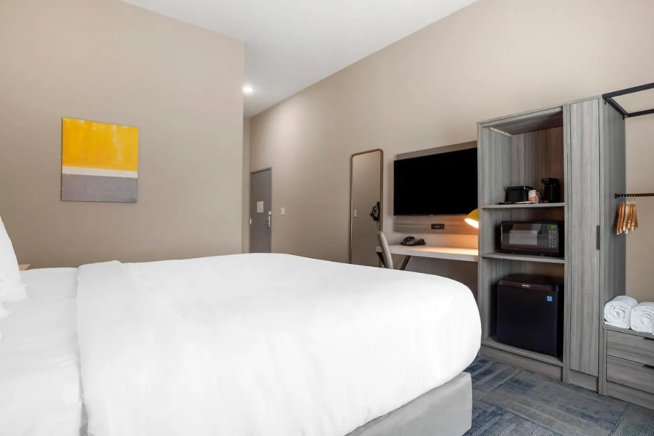 Hotel Comfort & Suites *