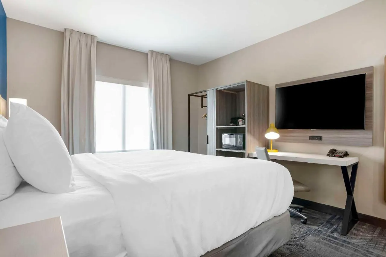 Comfort & Suites Hotel