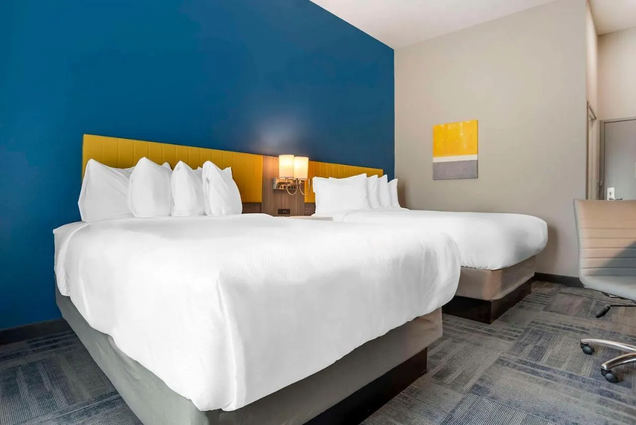 Comfort & Suites *