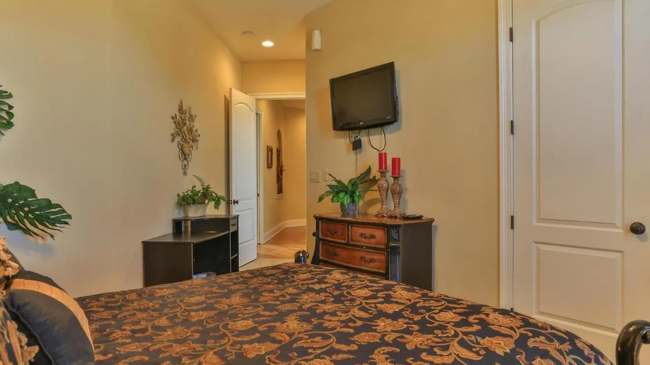Tuscany - Easy Beach Access Large Community Pool And Hot Tub Small Dogs Welcome With Pet Fee Destin