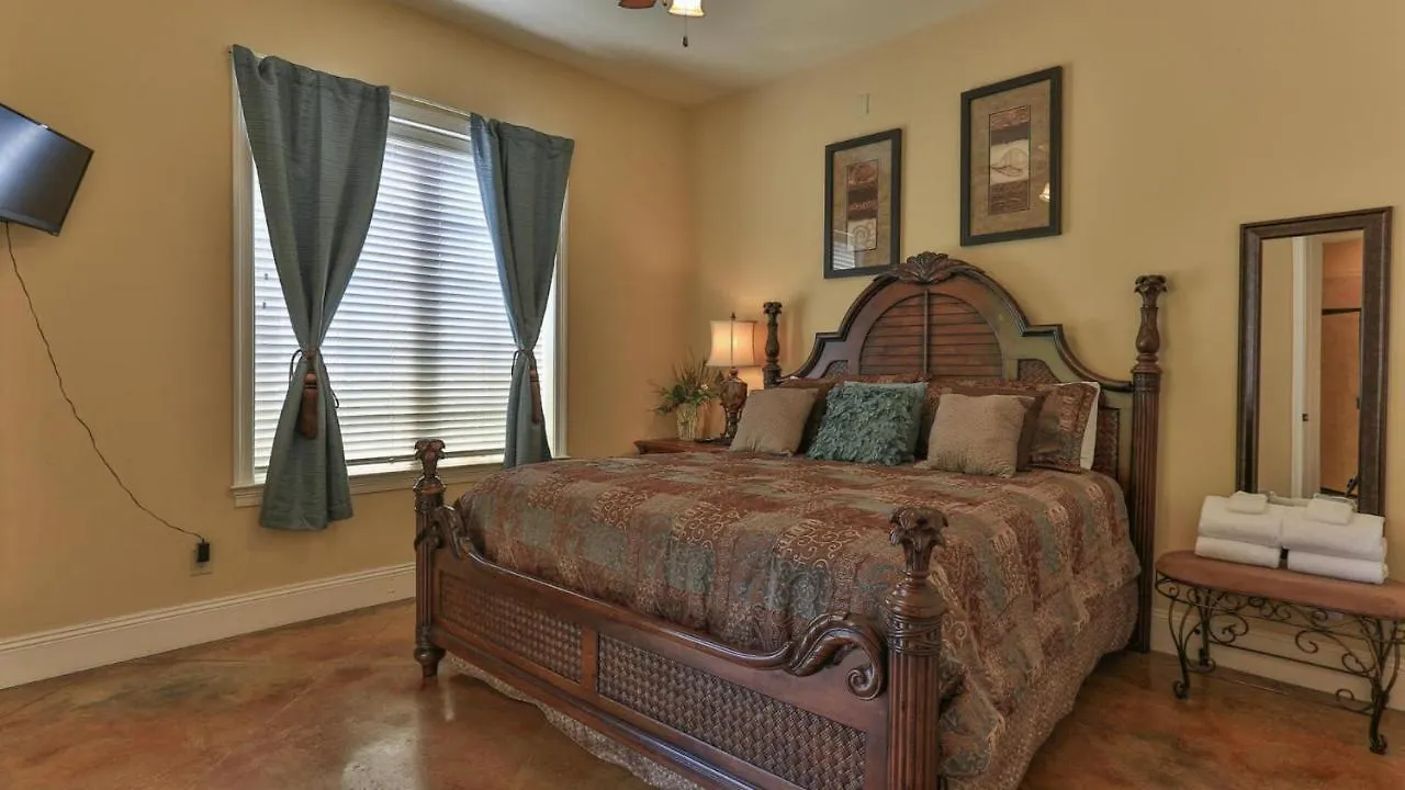 Tuscany - Easy Beach Access Large Community Pool And Hot Tub Small Dogs Welcome With Pet Fee *