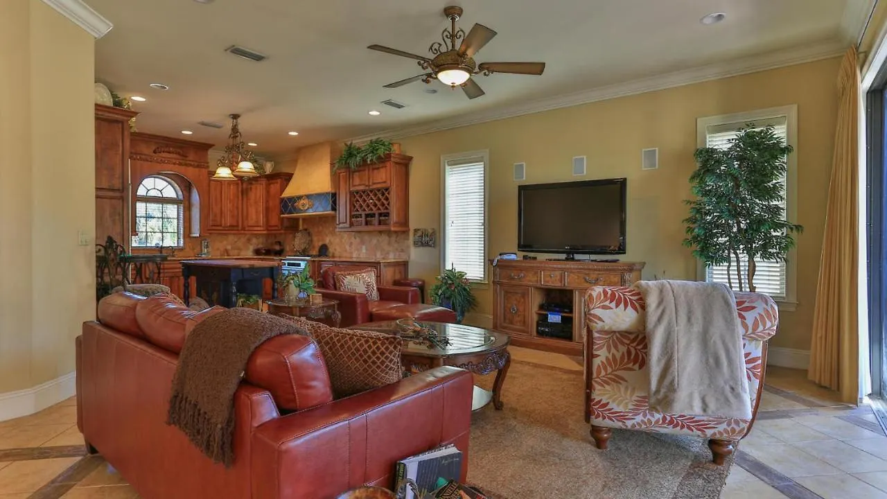 Tuscany - Easy Beach Access Large Community Pool And Hot Tub Small Dogs Welcome With Pet Fee * Destin