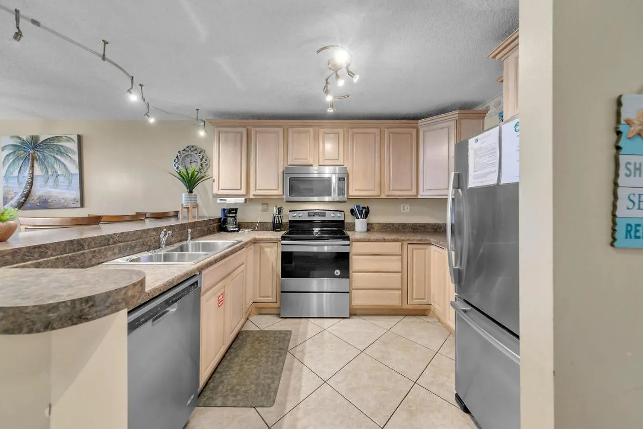 Holiday home On The Gulf 205 - Updated Gulf Front With Free Service Destin
